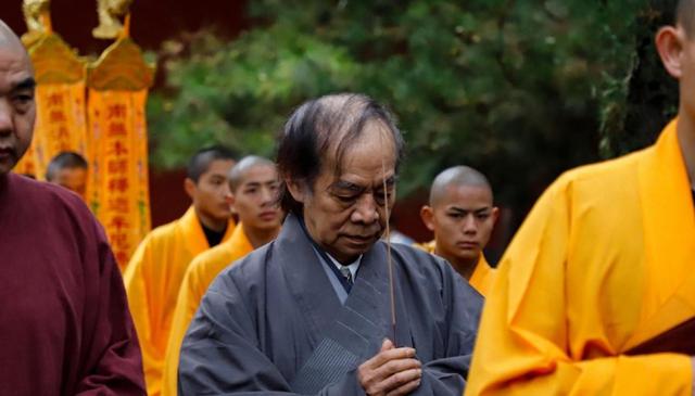 拔萝卜带泥！释永信倒台后，最惨的不是女明星，而是捐了46亿的他