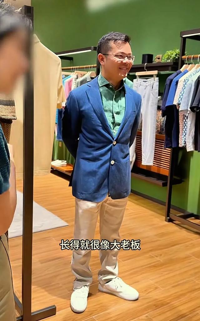 这就是向晗给金哥挑的衣服，跟模特穿的判若两人，还好成片还不错