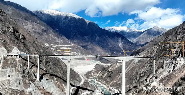 建成仅10个月，耗资数亿元，红旗桥塌了，是质量问题还是地质意外