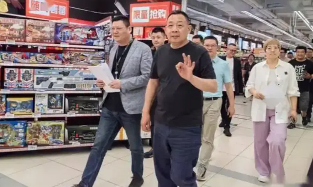 人民日报专访胖东来，正面回应三次拘留的传言，就是要对员工好