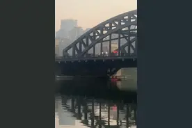 一男一女凌晨从桥上坠河！苏州当地消防回应：不清楚是否夫妻，女子已获救图片