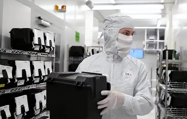 安世半导体中荷"脱钩"：一家公司，两套指令，芯片战争迈入新阶段