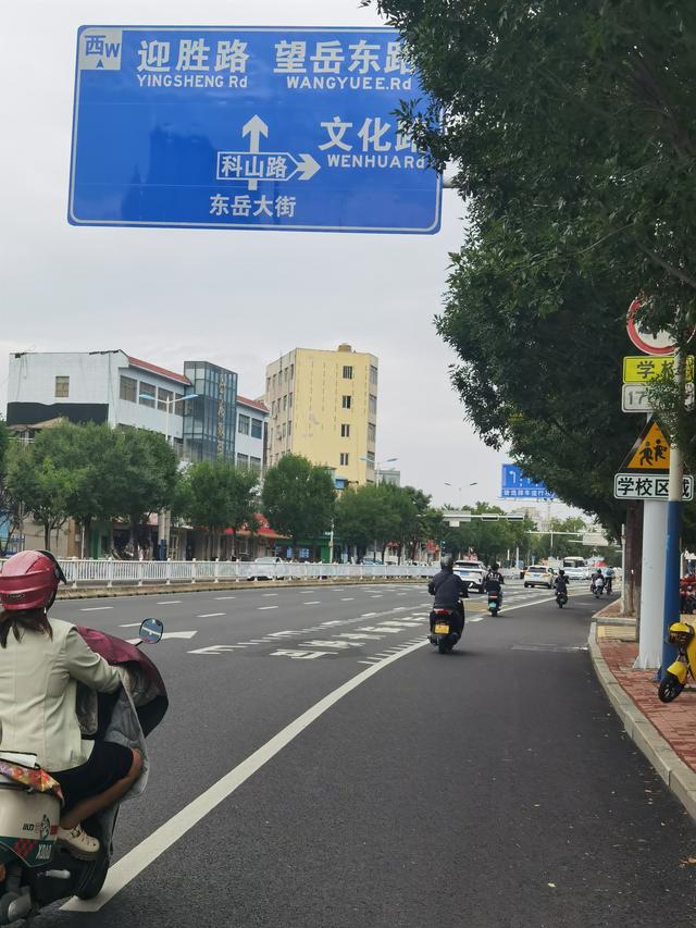 初秋，迎着习习秋风骑行赏景