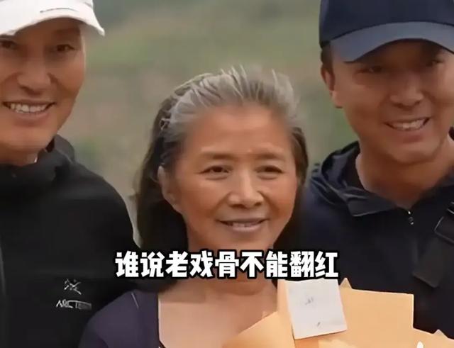 秦海璐曝演完《生万物》费左氏 旅游就去山东 顺便喊迟蓬 原因超搞笑
