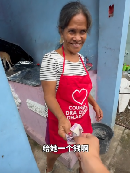 博主探秘菲律宾著名“活死人区”，贫民蹭坟墓住，精神状态却很好