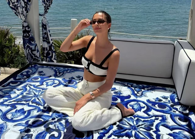 哈兰德和女友近照，伤愈复出，2亿英镑身价世界第一，女友绝美