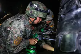 老扳手还有用吗？听听修理连官兵的“工具之辩”！图片