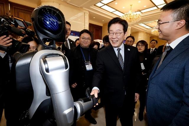 李在明恐怕也没想到	，一场访华后，竟会让韩国吃到这么大“红利	”