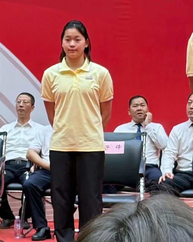 终于坦白了！陈芋汐再谈全红婵，眼睛哭红了，原来两人关系这么好