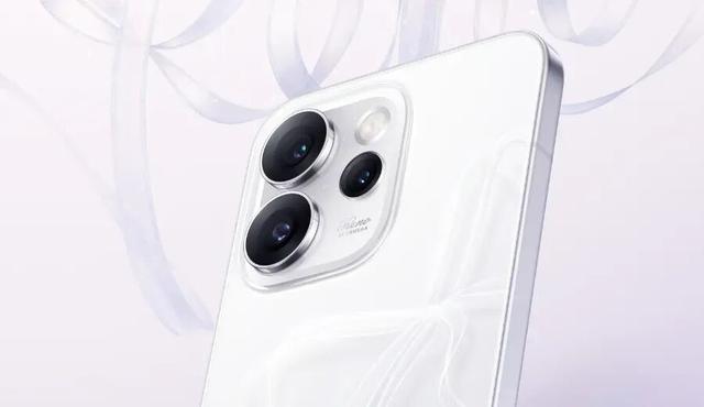 OPPO Reno15 Pro直播套装公布：含磁吸支架自拍杆、补光灯等