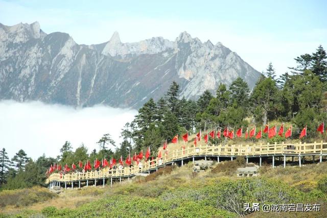 国庆登雷古山：红染群山处 云海伴咖啡
