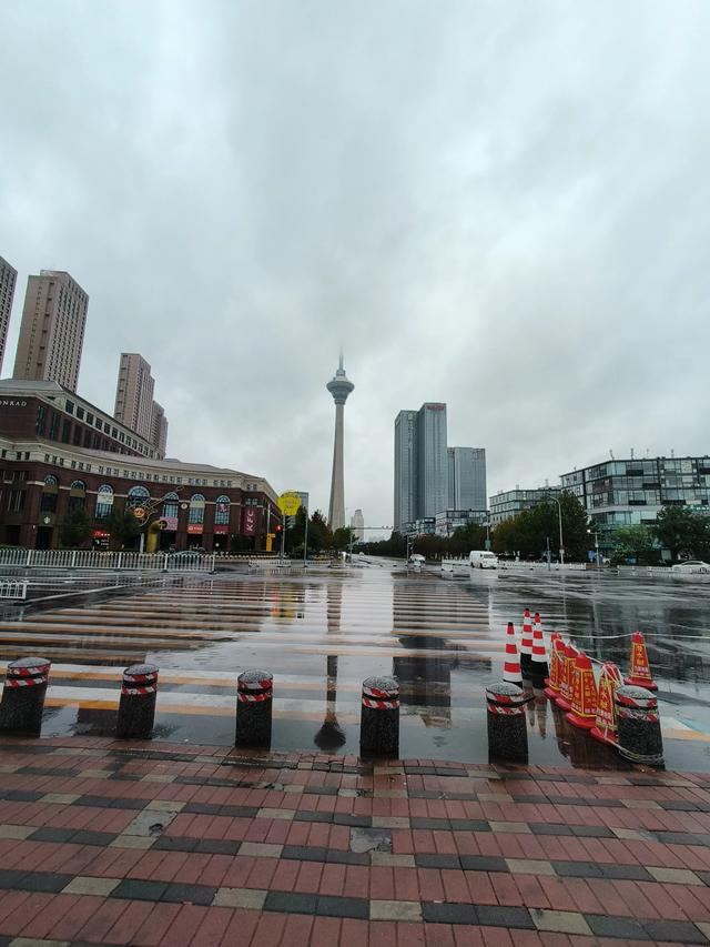 天津小雨中的《水上公园》