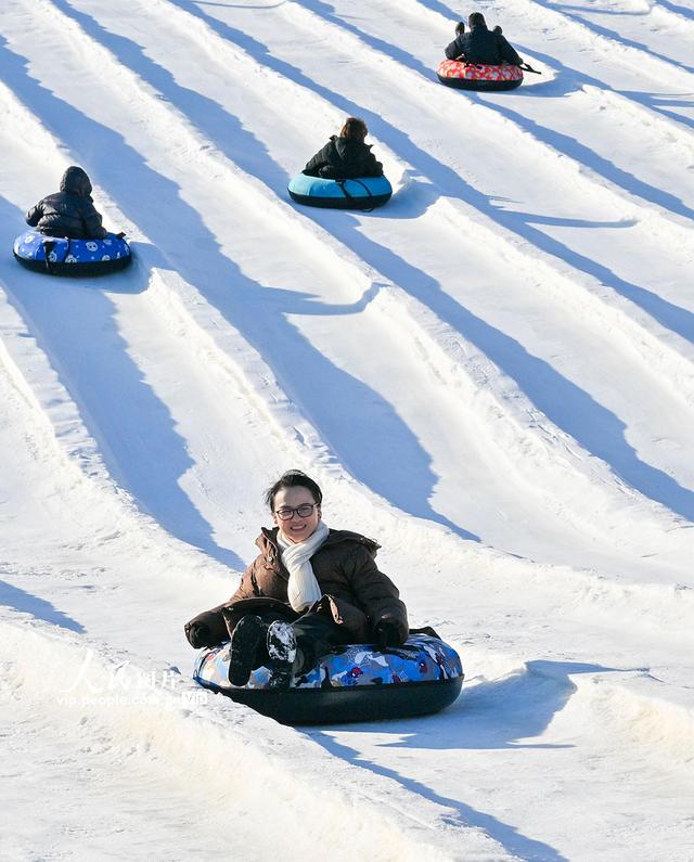北京：体验冰雪乐趣