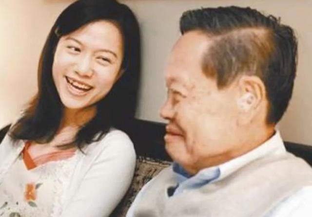 103岁杨振宁身体出奇硬朗，妻子翁帆无意说漏嘴：他提出3大要求！