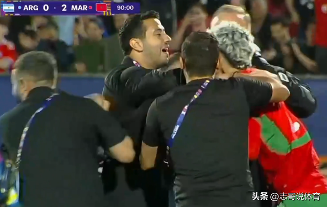 一场2-0！世界杯诞生新王 悲喜两重天：阿根廷队泪洒赛场 黑马狂欢