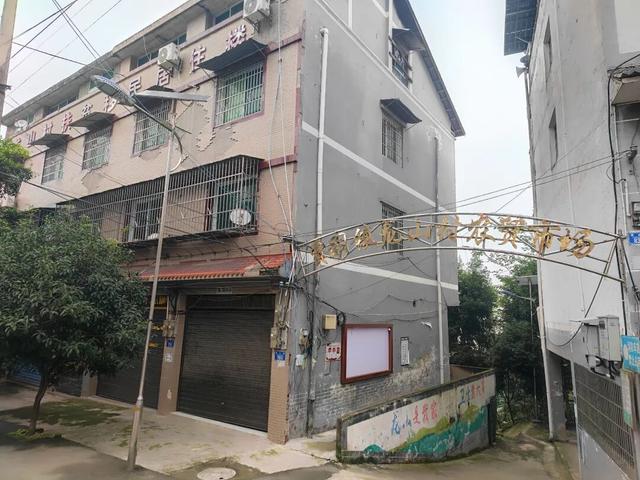 重庆江津山上的一个小山村，至今保留赶场，地名与古代皇帝有关