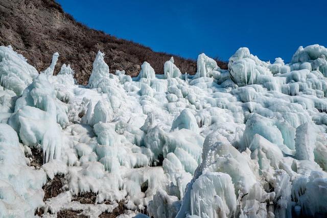 颜值不输冰岛，中国也有自己的冰瀑！今年冬天国内猎奇第一名