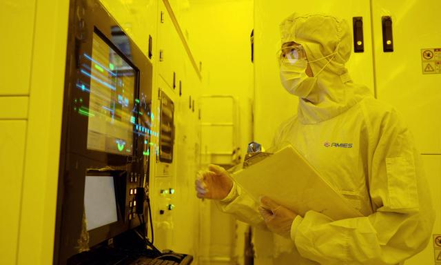 继中国企业推出自研光刻机后，ASML紧急在展会上推出更先进的设备