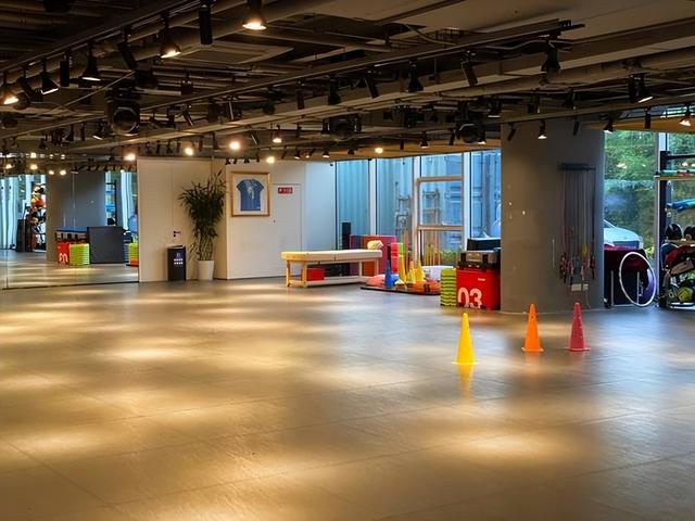 里子面子都没了！赔光2亿后，妻子深夜亲手撕下邹市明最后的体面