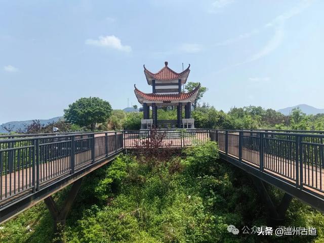 周末休闲好去处！探寻汉朝古寨千年古村，登悬空观景台一览绝美