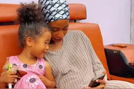 菲儿在外婆家不爱说话，网友让菲利丝别只顾赚钱而忽视孩子的教育图片