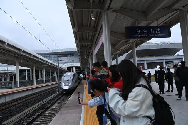 伴随沈白高铁开通！东北东部驶入“一小时旅游圈”