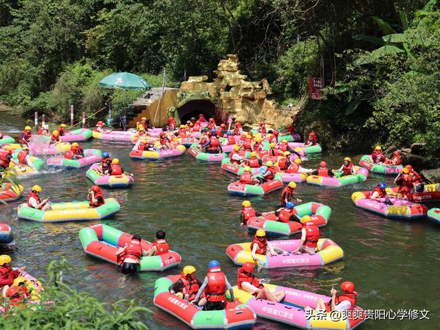 修文：清凉一夏 避暑游客纷至沓来
