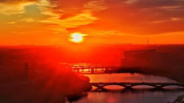 彩霞漫天！今晨的北京，真好看