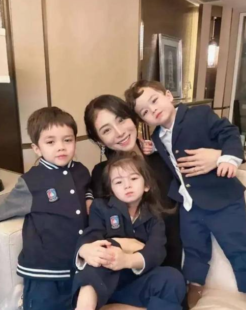“买英国精子生3娃”的山东女人，7年后现状曝光：她后悔了吗？