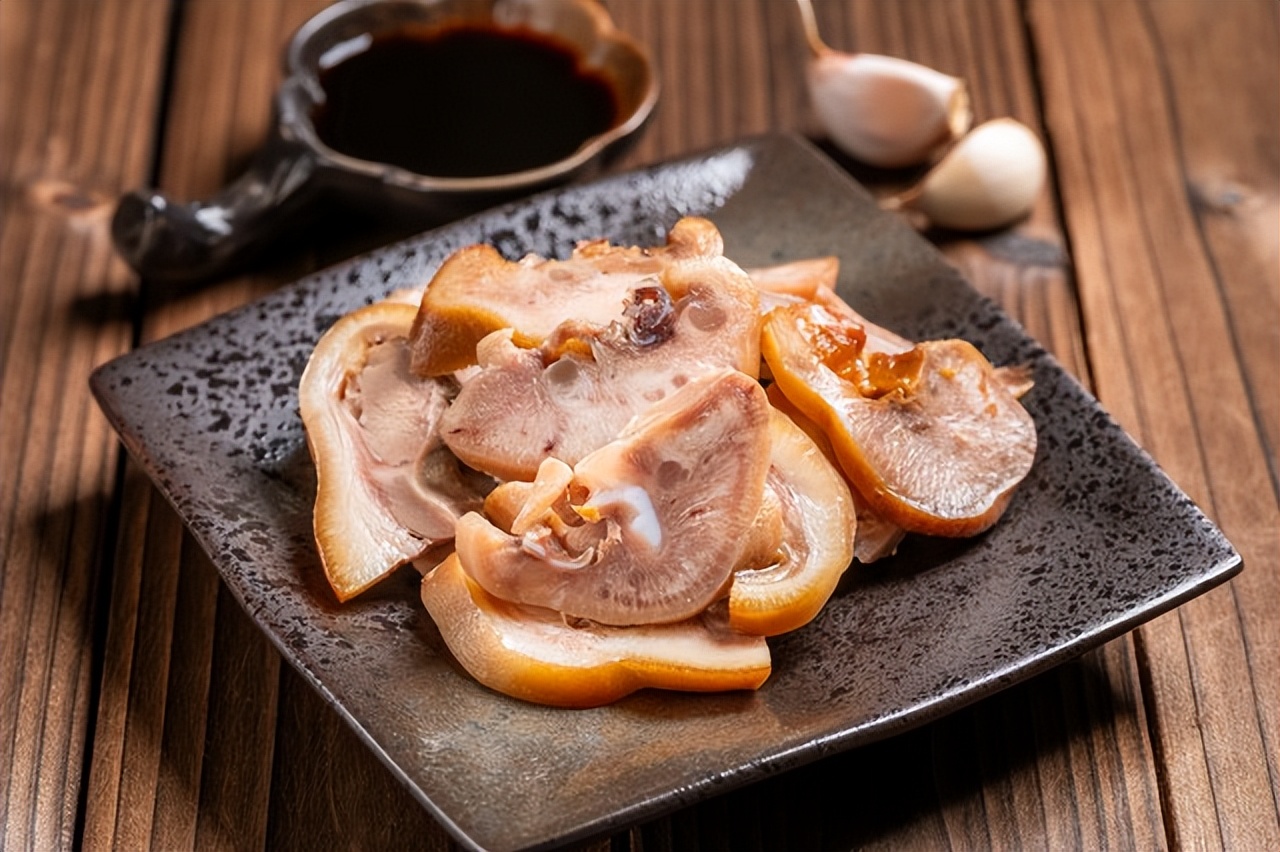 医生推荐适量摄入猪头肉_2025年猪头批发价格行情查询_猪头肉营养价值