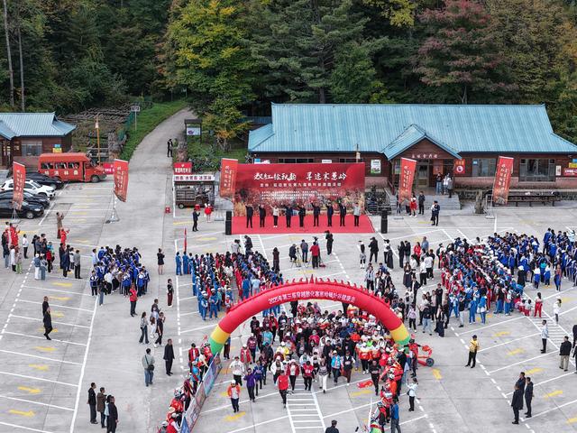 吉林・延边敦化第九届寒葱岭枫叶谷游园活动启幕 “双红”绘就金秋文旅新画卷