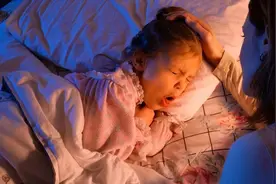 宝宝吐泡泡是肺炎的前兆？别紧张，这4种情况其实是正常的图片