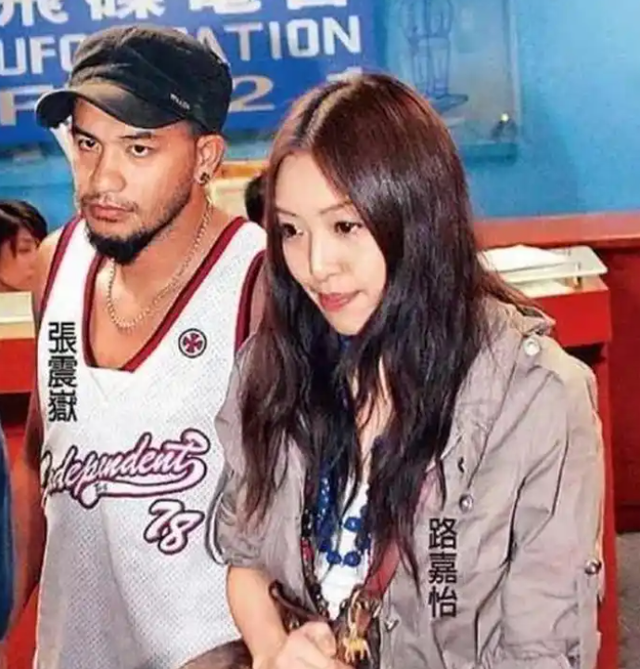 51岁张震岳为拼二胎复出，隐退12年家有美妻，近况人老心未老