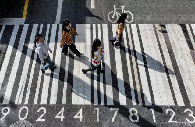 深秋沈阳胡同：青砖灰瓦间的岁末诗意