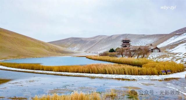 大漠敦煌2025年初冬雪景美如画