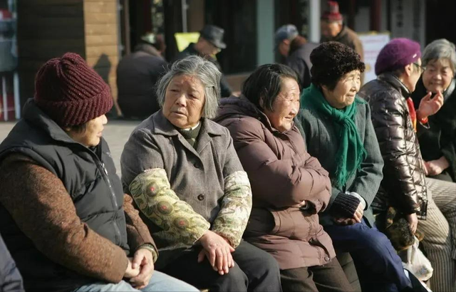 中国将迎人口死亡高峰！22年1041万，23年1100万，去年死亡多少？