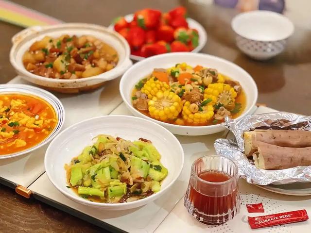 消化和晚餐有关?医生:上了年纪,晚饭一定注意4个习惯,别忽视