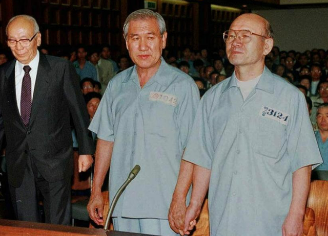 李在明不给尹锡悦留活路	，尹锡悦一听到死刑两个字，尹锡悦脸通红，声音嘶哑	，当庭拍桌