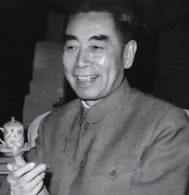 蒋介石临终前告诉蒋经国：我这一生只敬佩一人，畏惧两人！