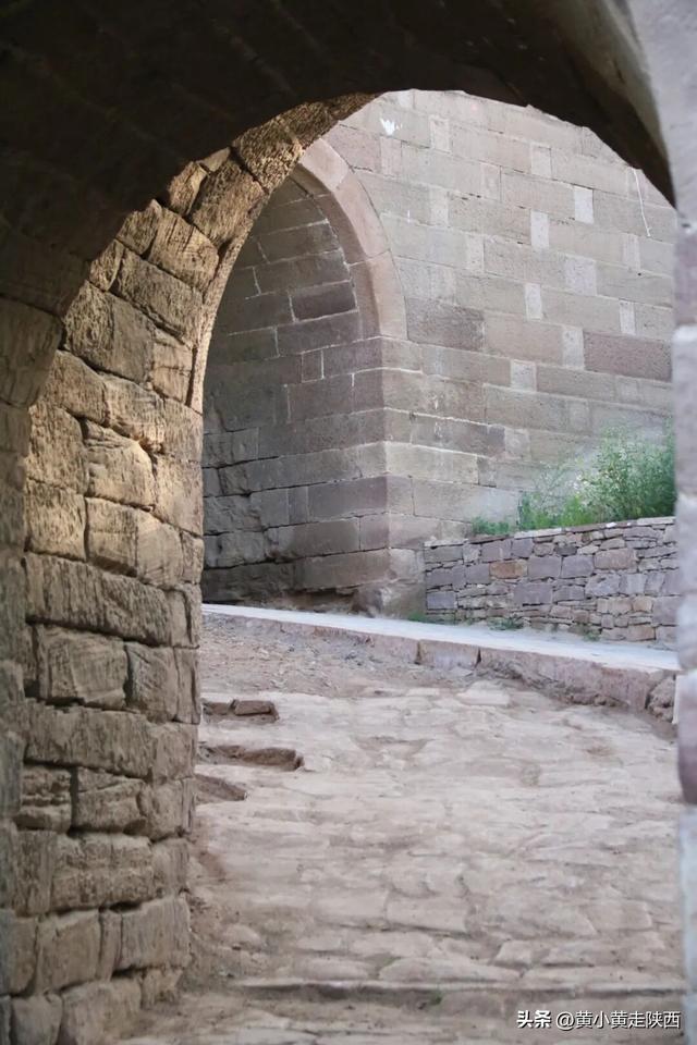 陕西最不起眼的小城！藏着全国罕见的奇观，火车直达零门票