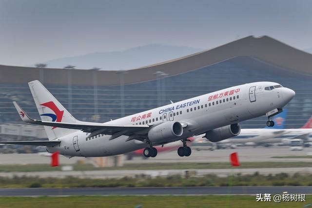 游剑阁叹古蜀道行难，走高速赞今四川玩易