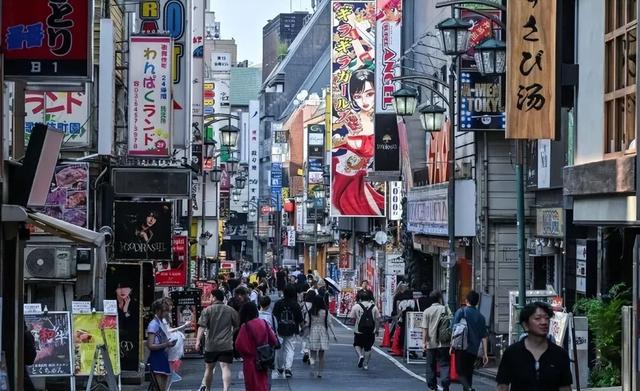 中美日上半年GDP差距断崖，美国15万亿，日本2.11万亿，中国呢