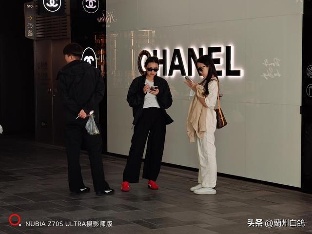 人文之神：努比亚 Z70S Ultra 摄影师版上手体验