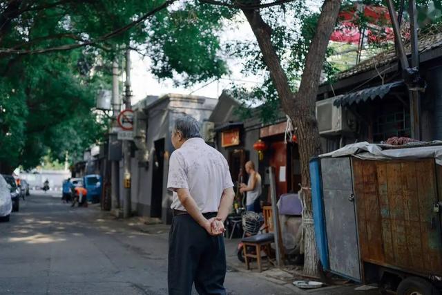 “蜗居”在北京胡同里的本地人：看不上外地人，本地人又找不到！