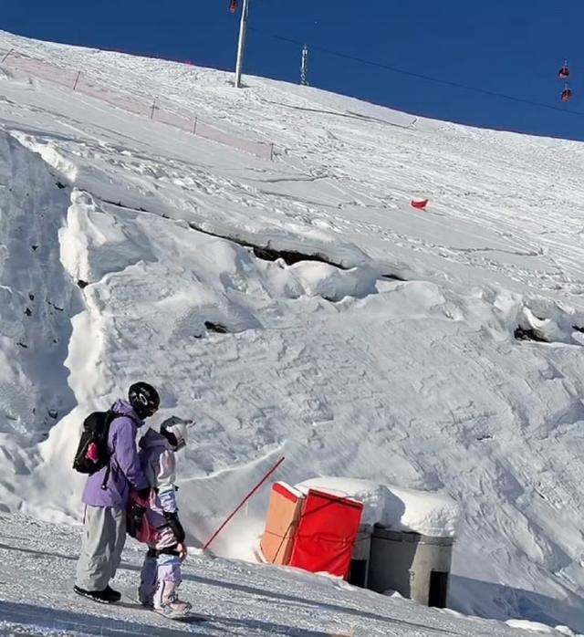 全红婵新疆滑雪初次就尝试单板被质疑不是有脚伤，网友怒气回怼