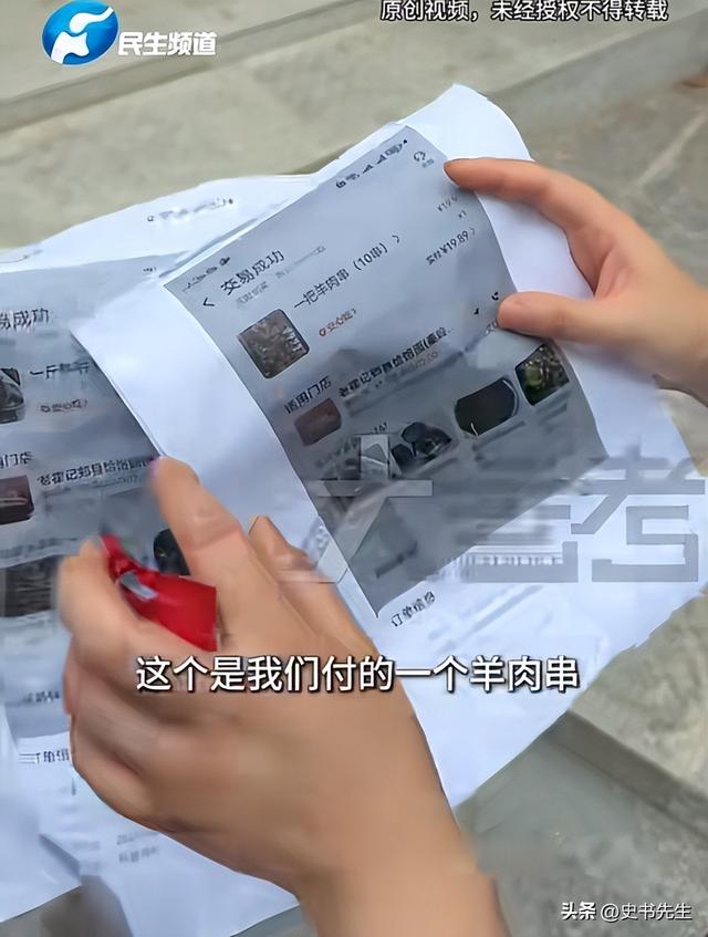 3女带4娃续面事件升级！老板阴阳顾客是七匹狼，面馆被众人围观
