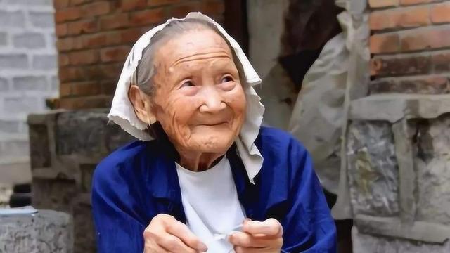 舅舅96年坐牢前买下京城5栋四合院，十年后出狱一看，当场懵了