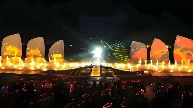 “铁腚大巴”甘南线第六站：夜幕下的精彩，与历史文化同行