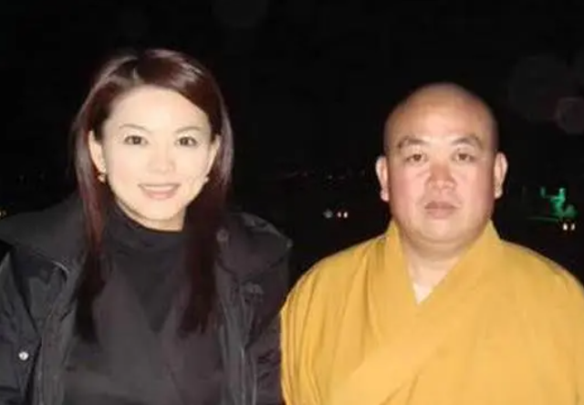 李湘做梦也想不到，释永信刚塌房，自己就因一张“黑丝照”被牵连