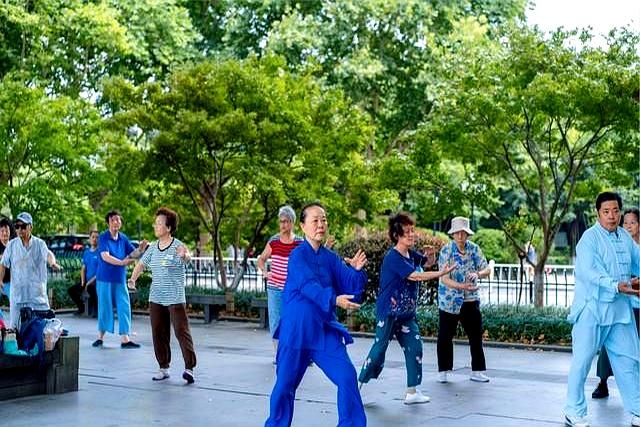 八段锦第七式攥拳怒目增气力功法要点